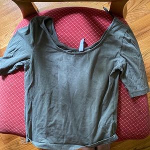 Green short sleeve crop top.